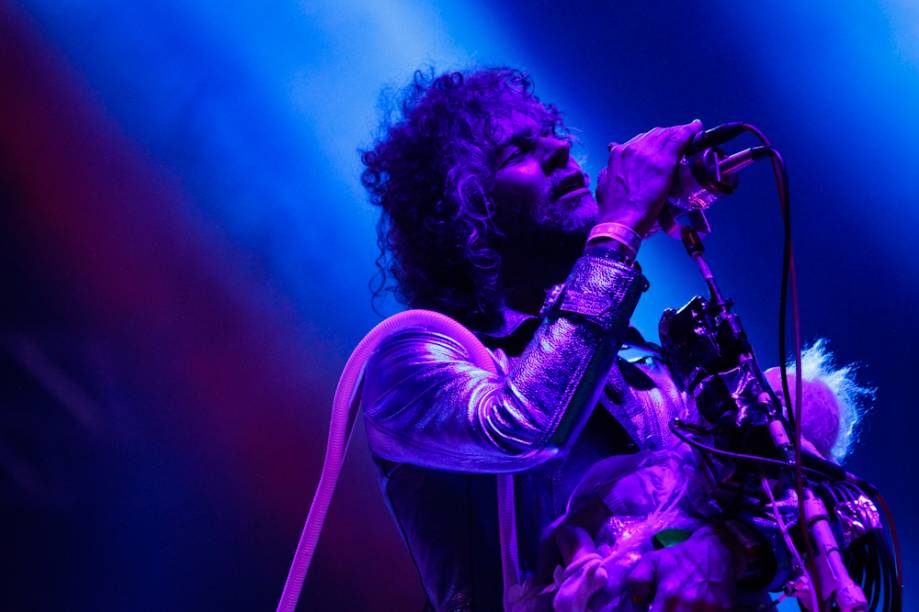 Flaming Lips: o vocalista Wayne Coyne ninando um bebê de plástico