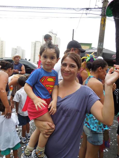 Super folião: Mariela Alvarenga e o filho Pietro vieram de Franco da Rocha para pular Carnaval Super folião: Mariela Alvarenga e o filho Pietro vieram de Franco da Rocha para pular Carnaval