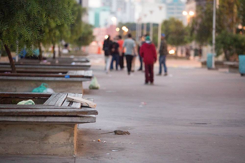 Praça Roosevelt sofre com vandalismo, drogas e sujeira