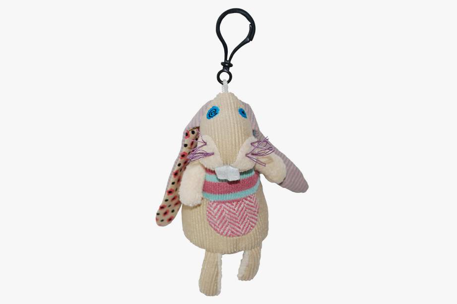 Chaveiro com boneco de coelho de algod&atilde;o com preenchimento: R$ 39,90