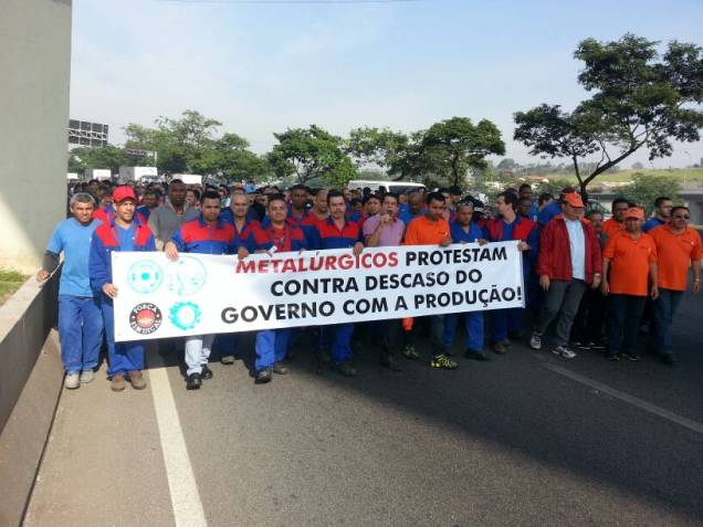 Metalúrgicos da Alstom também protestaram na Rua São Tito com a Marginal Tietê Metalúrgicos da Alstom também protestaram na Rua São Tito com a Marginal Tietê