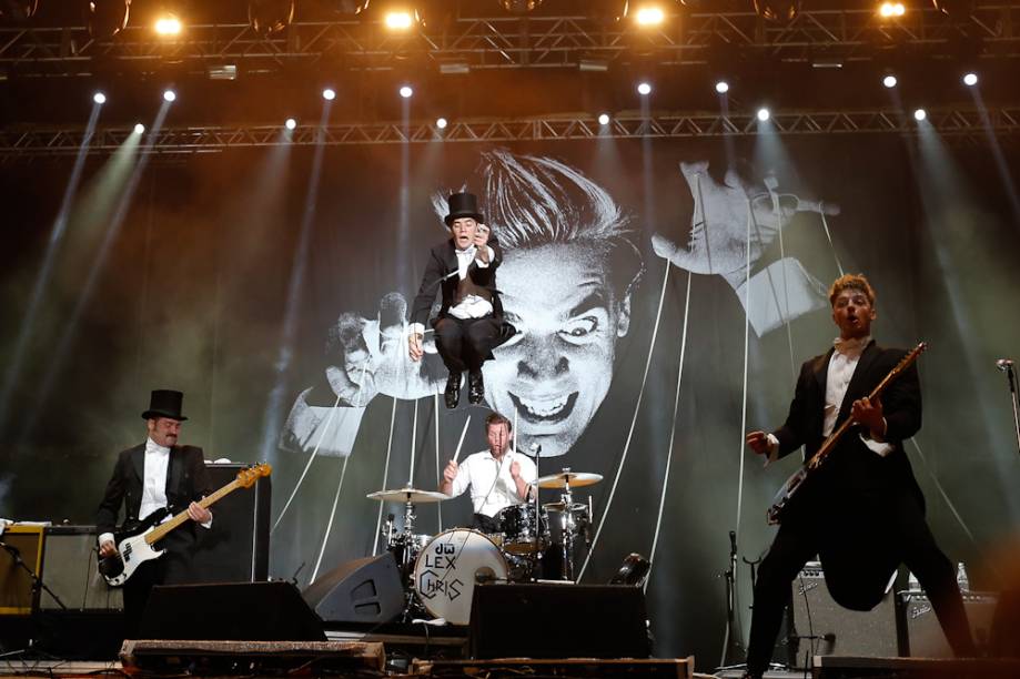 	The Hives: figurino preto e branco sempre foi o “dress code” da banda de rock de garagem