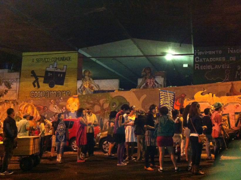 	Concentra&ccedil;&atilde;o do bloco Vai Quem Qu&eacute;, em Pinheiros - 9/2/2013