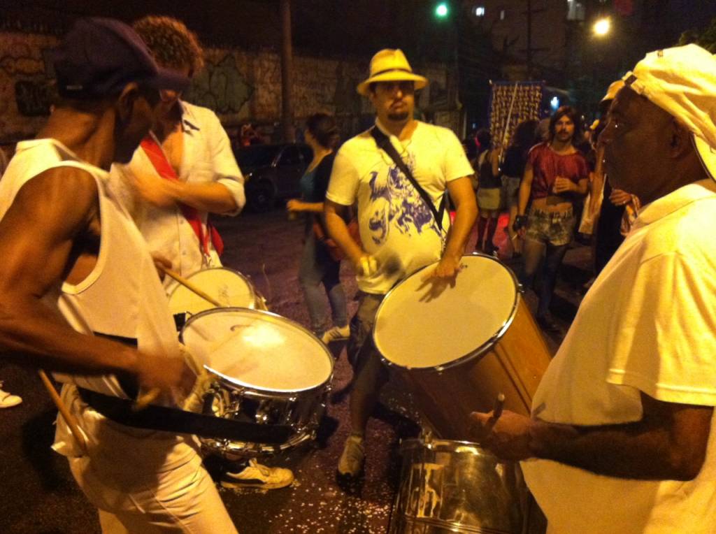 Concentração do bloco Vai Quem Qué, em Pinheiros - 9/2/2013 Concentração do bloco Vai Quem Qué, em Pinheiros - 9/2/2013