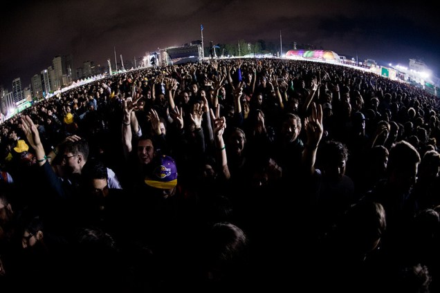 Passion Pit: show come&ccedil;ou protocolar, mas empolgou no final