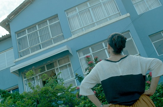 Clara sofre todo tipo de assédio e ameaça para vender seu apartamento Clara sofre todo tipo de assédio e ameaça para vender seu apartamento