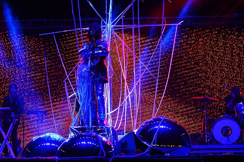 Flaming Lips: o vocalista Wayne Coyne de azul-cintilante Flaming Lips: o vocalista Wayne Coyne de azul-cintilante