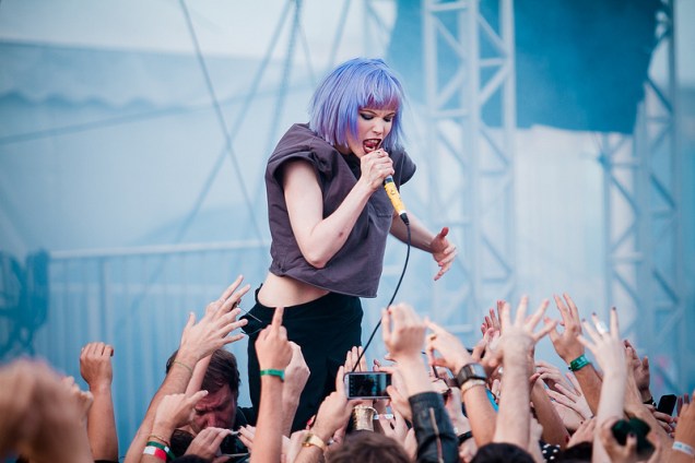 Crystal Castles: produ&ccedil;&otilde;es soaram confusas ao vivo