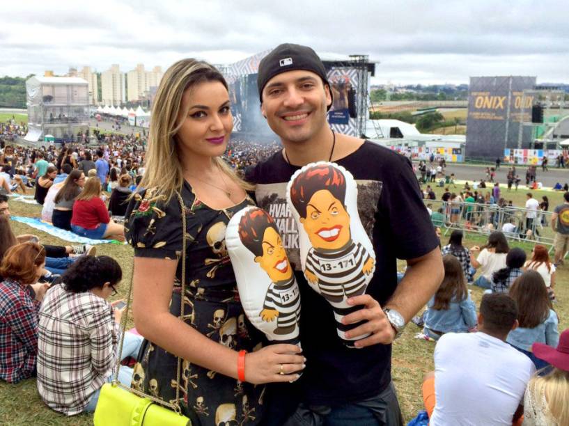 Manifestação: durante o Lollapalooza, com bonecos infláveis Manifestação: durante o Lollapalooza, com bonecos infláveis