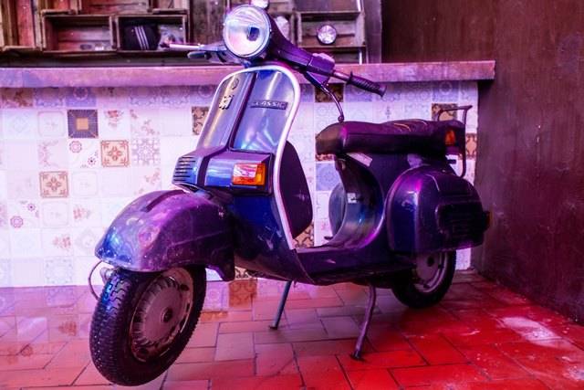Espaço Desmanche: carcaças e automóveis antigos espalhados pelo espaço Espaço Desmanche: carcaças e automóveis antigos espalhados pelo espaço