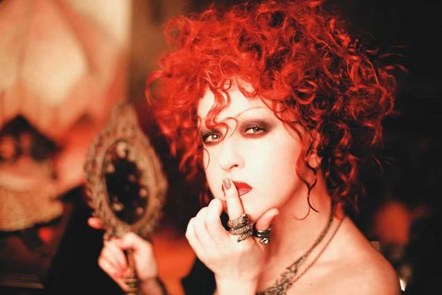 Cyndi Lauper e Backstreet Boys fazem apresentações nostálgicas