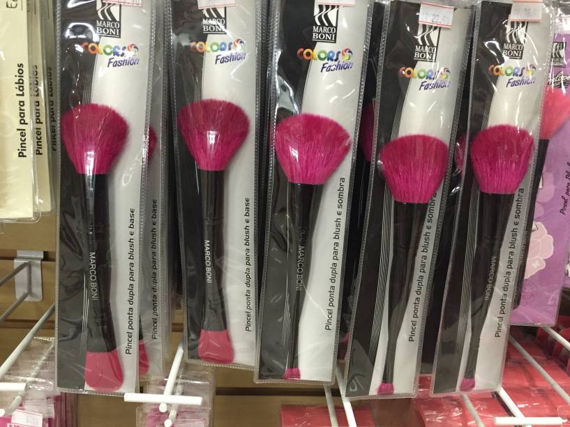 Pincel de base e pó (23,90 reais)