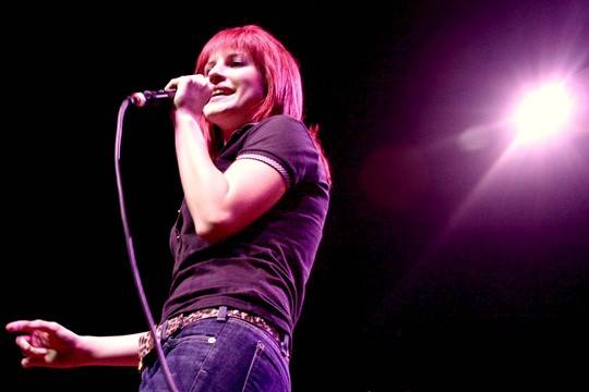 Em a&ccedil;&atilde;o: a cantora Hayley Williams em show da banda