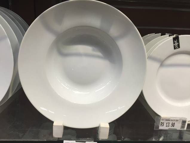 Prato de porcelana (13,90 reais) Prato de porcelana (13,90 reais)