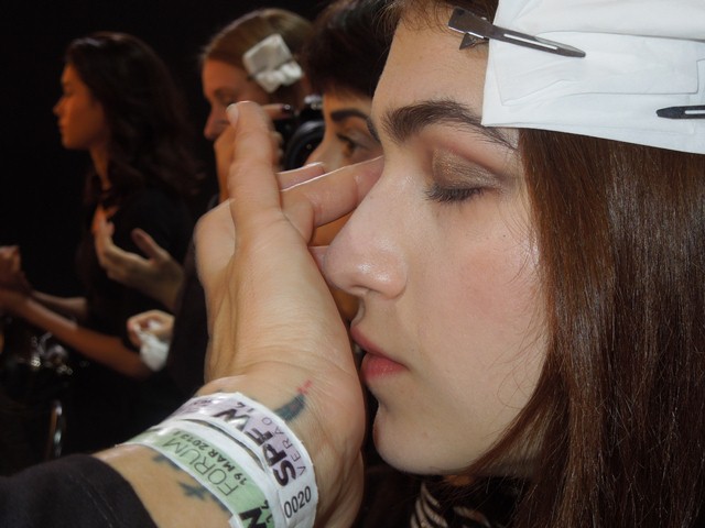 Olhos: duo de sombras Brow Duo Blonde Omega Matte, da M.A.C. Olhos: duo de sombras Brow Duo Blonde Omega Matte, da M.A.C.