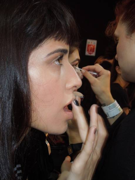 Boca: nos l&aacute;bios, Lip Erase e Cherish Lipstick, ambos da M.A.C.