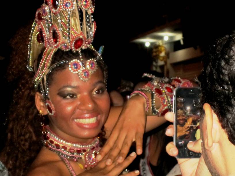 Uma das musas da Banda do Candinho posa para fotografia Uma das musas da Banda do Candinho posa para fotografia