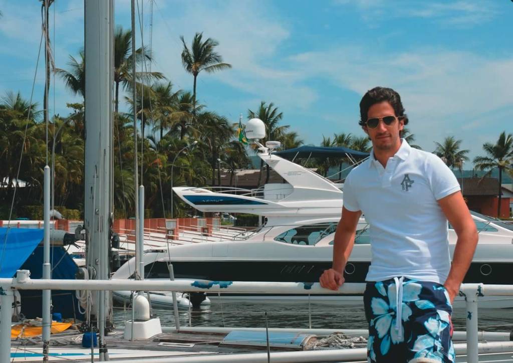 Iate Clube de Santos, no Guarujá, é o playground dos bacanas