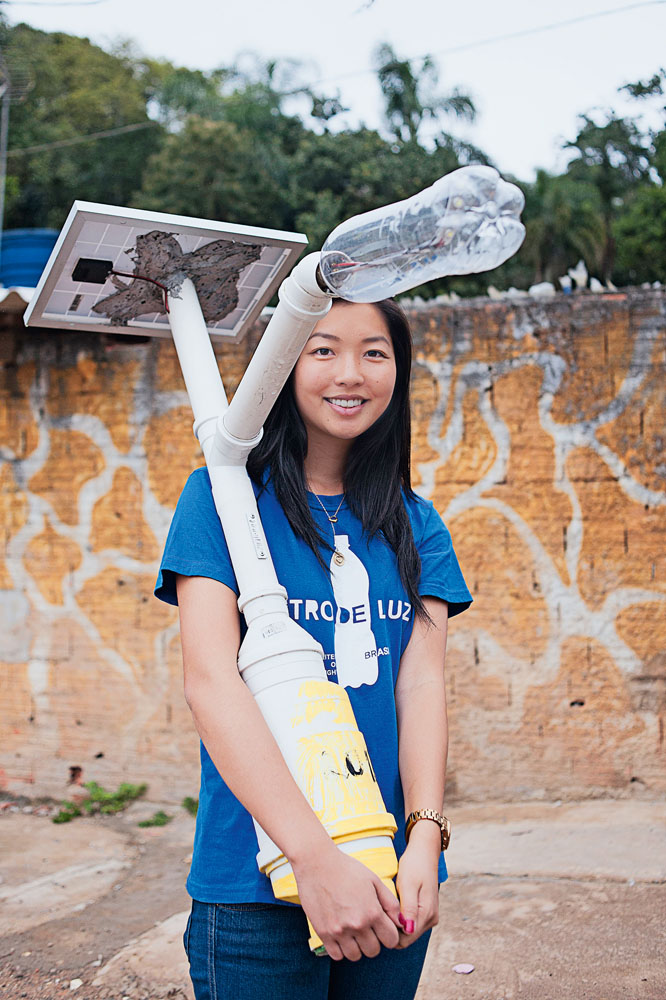 Estudante preside ONG que leva iluminação a bairros carentes