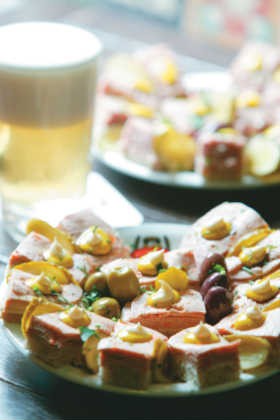 Canapé de salsichão 2199