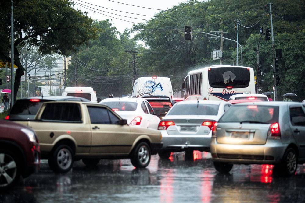 Um dia na rotina do farol que mais quebra na cidade