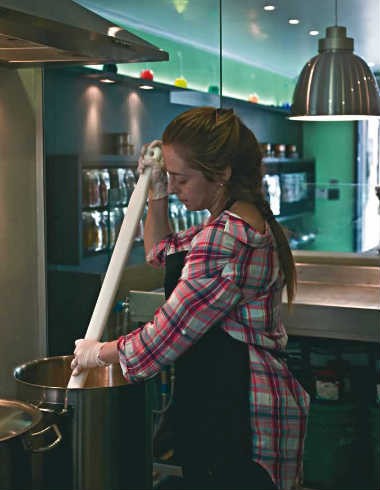 Papabubble faz balas e pirulitos à vista dos clientes