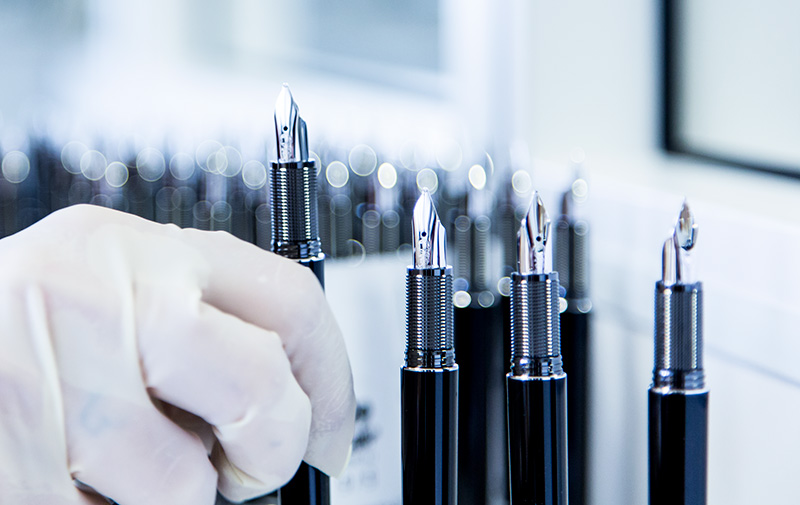 Montblanc aposta na redescoberta do prazer da mensagem manuscrita