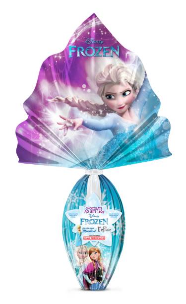Ovo de páscoa Frozen, da Top Cau. Preço sugerido de venda: R$ 29,90 (160g). Ovo de chocolate ao leite com uma miniatura da personagem Elsa.