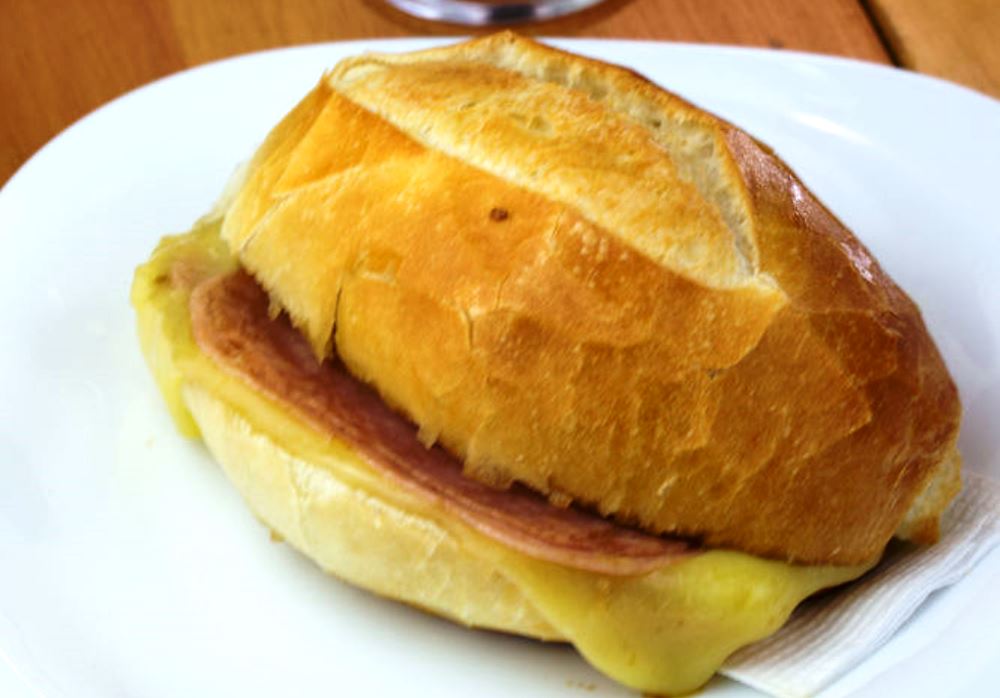 Quanto custa um misto quente em São Paulo?