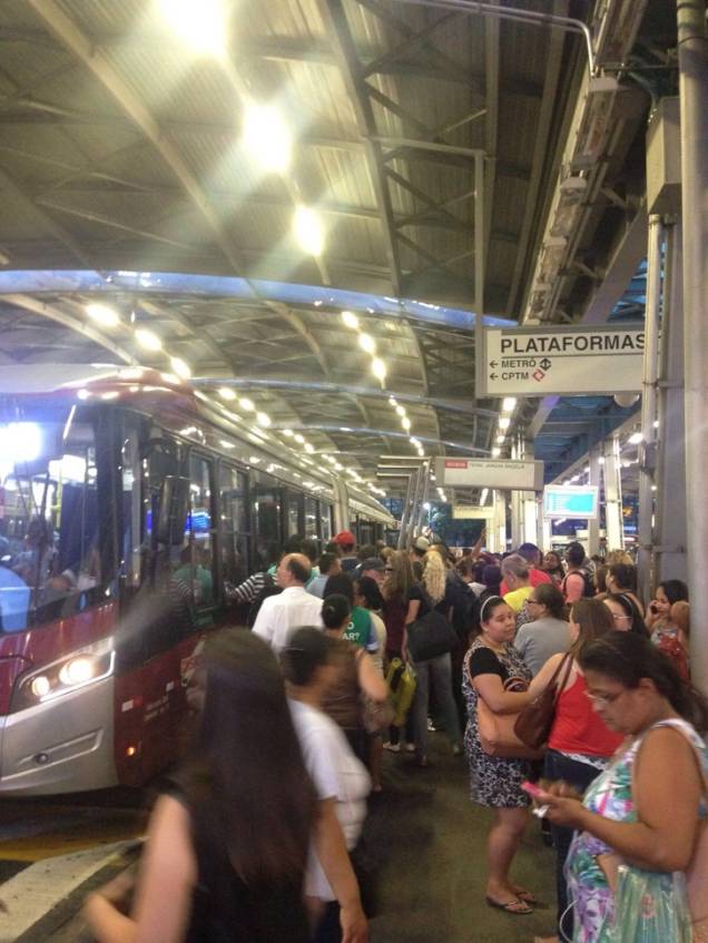 Tumulto na Estação Pinheiros Tumulto na Estação Pinheiros