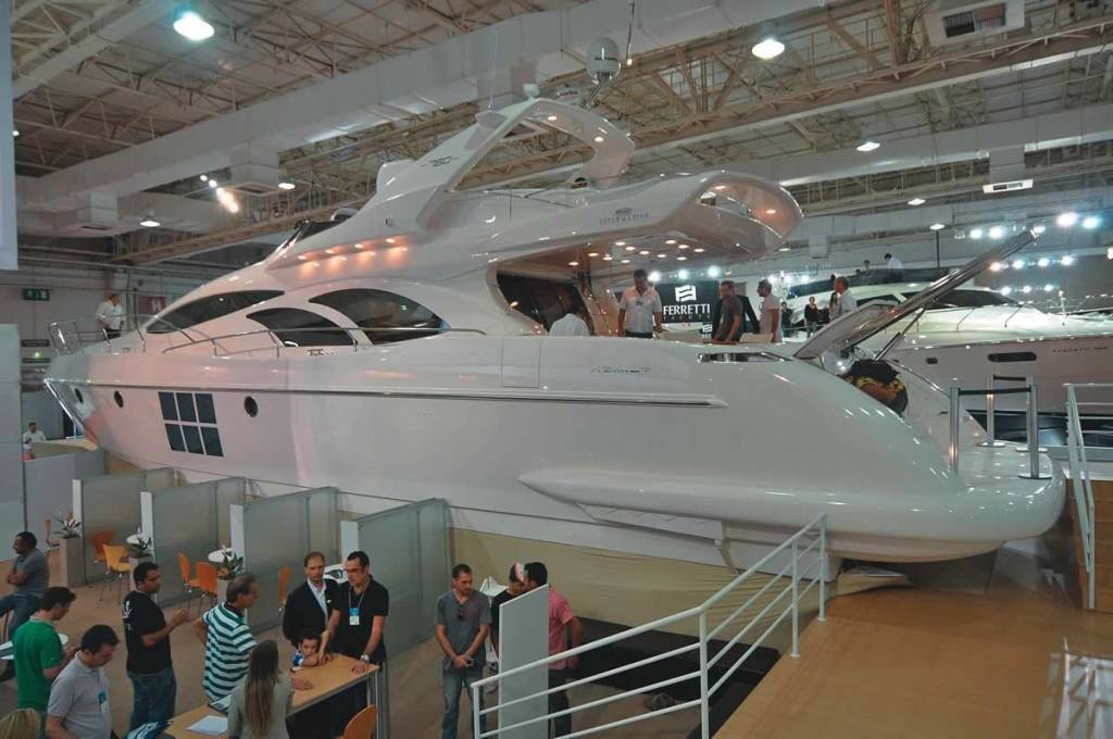 Navegadora mais jovem a dar a volta ao mundo fala sobre sua experiência