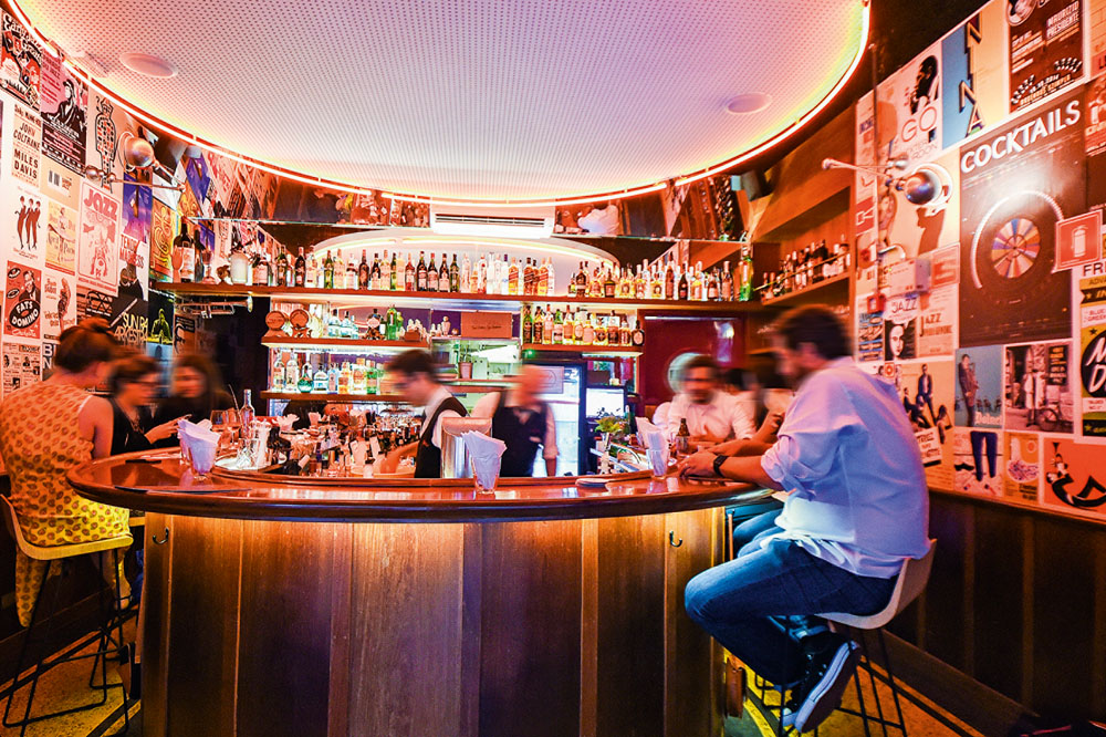 De frente para o Bartender