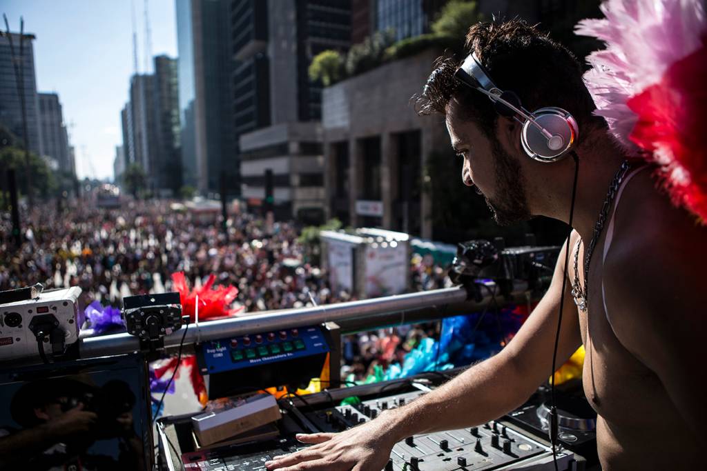 Morte de mãe Dinah e outras notícias que marcaram o fim de semana