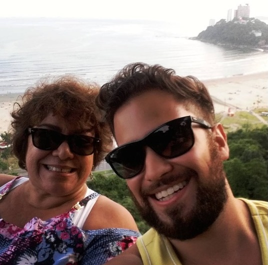 Antes de matar a mãe, jovem publicou mensagem religiosa em rede social