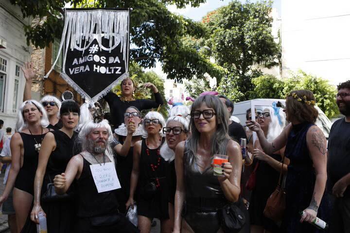 Grupo faz divertida homenagem a atriz Vera Holtz na Charanga do Fran&ccedil;a&nbsp;