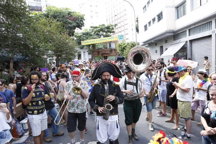 Bloco da Charanga do Fran&ccedil;a desfilou por Santa Cec&iacute;lia&nbsp;