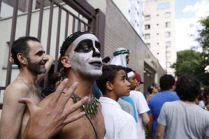 Foli&otilde;es aproveitam o bloco da Charanga do Fran&ccedil;a