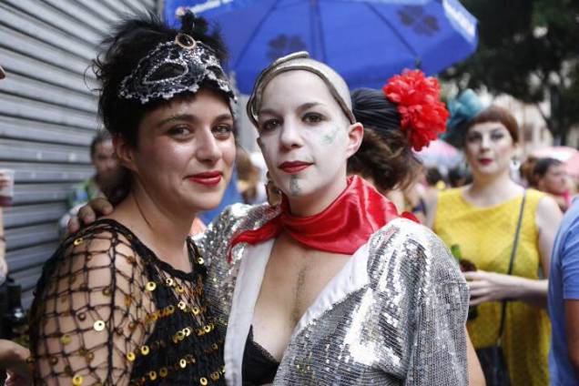 Foli&otilde;es aproveitam o bloco Charanga do Fran&ccedil;a