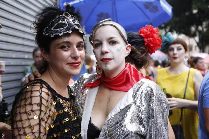 Foli&otilde;es aproveitam o bloco Charanga do Fran&ccedil;a