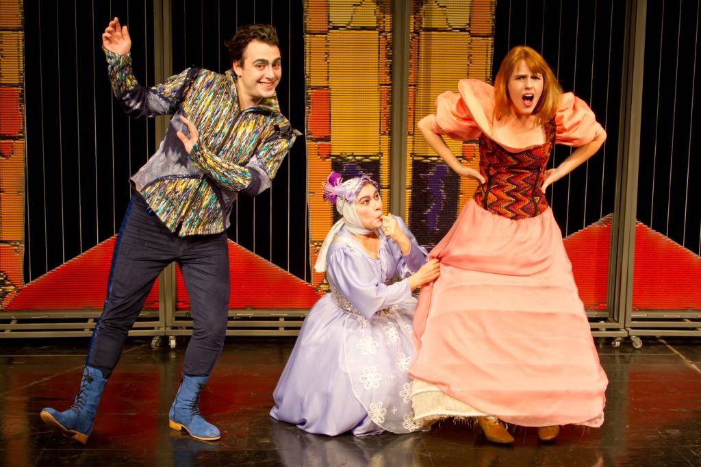 Peça infantil “A Bela Adormecida” faz temporada popular