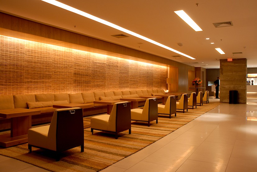 Cinemas de luxo oferecem até champanhe para acompanhar o filme