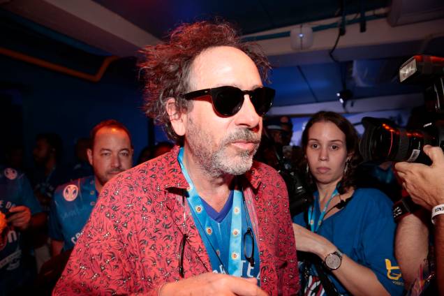 O cineasta Tim Burton visita o Brasil e curte o Carnaval em camarote na Marqu&ecirc;s de Sapuca&iacute;, no Rio de Janeiro