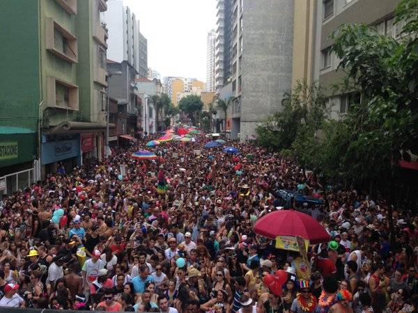 Bloco do Desmanche atraiu multid&atilde;o a Rua Augusta
