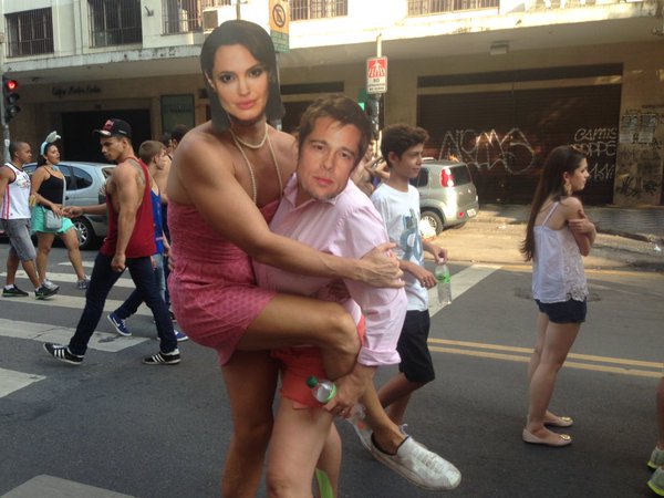 Angelina & Brad tamb&eacute;m curtem o Carnaval do bloco Desmanche, na Rua Augusta
