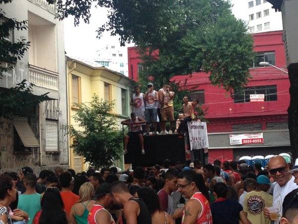Bloco Os Piores &nbsp;agitou a Bela Vista, na Rua Conselheiro Carr&atilde;o&nbsp;