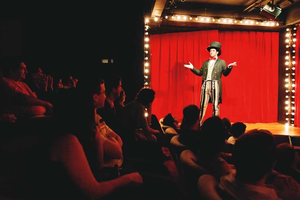 No Teatrokê espectadores se tornam atores por um dia