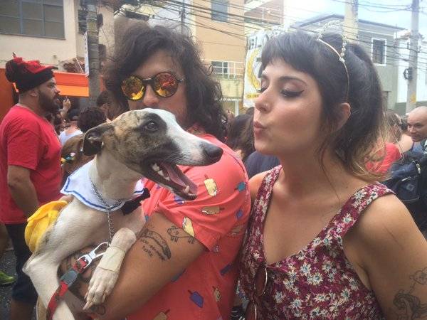 Em Pinheiros, o bloco Originais do Punk levou a fam&iacute;lia toda pra a divers&atilde;o