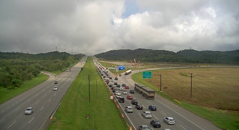 Acompanhe o movimento de estradas e aeroportos nesta segunda (27)