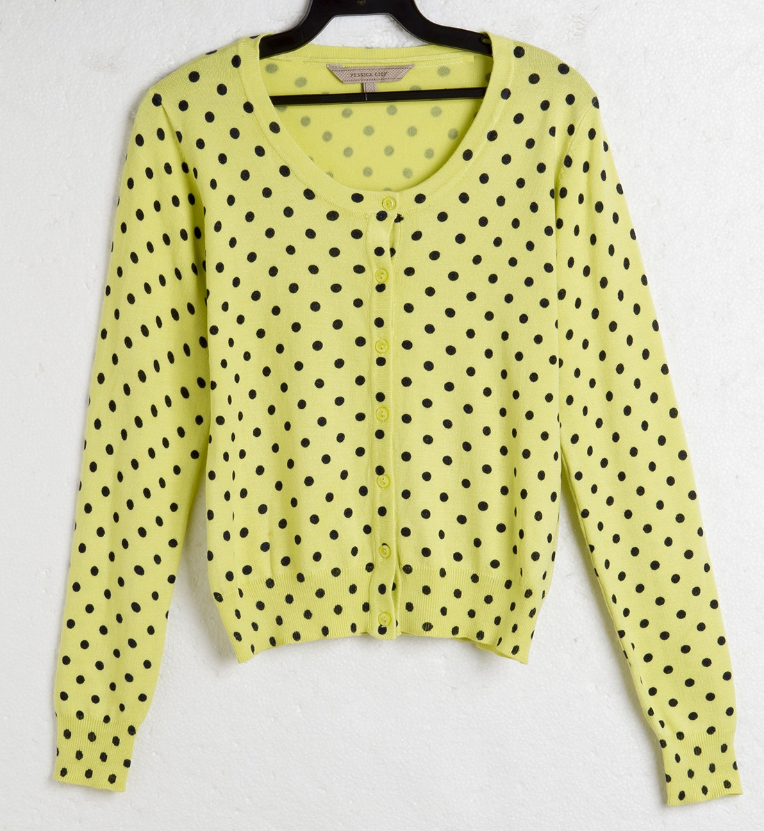 	Cardigan de bolinhas. R$ 149,00.