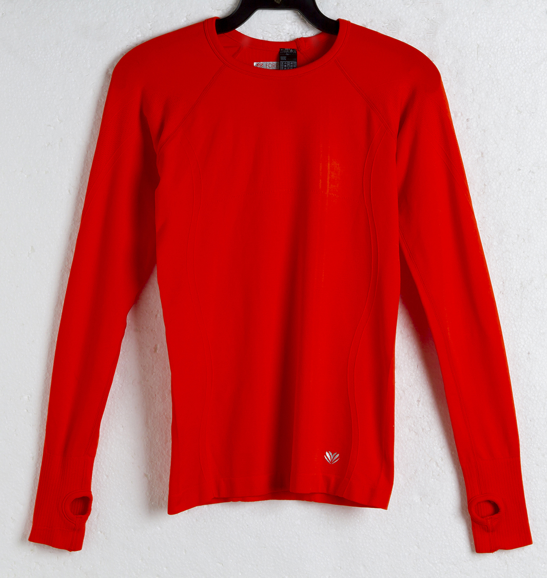 	Blusa esportiva de manga longa. R$ 50,90.